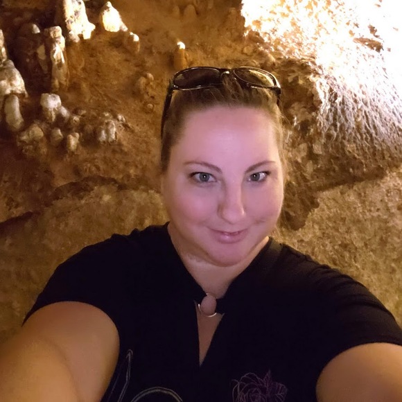 Meet your Posher, Leslie - Picture 1 of 1